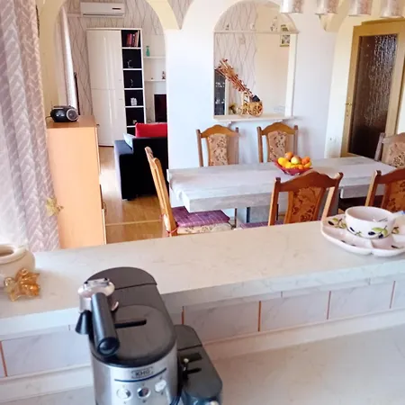 Laura No.1 * Kaštela