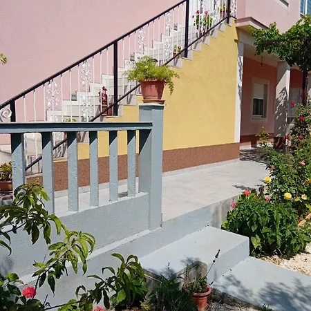 Laura No.1 Apartament